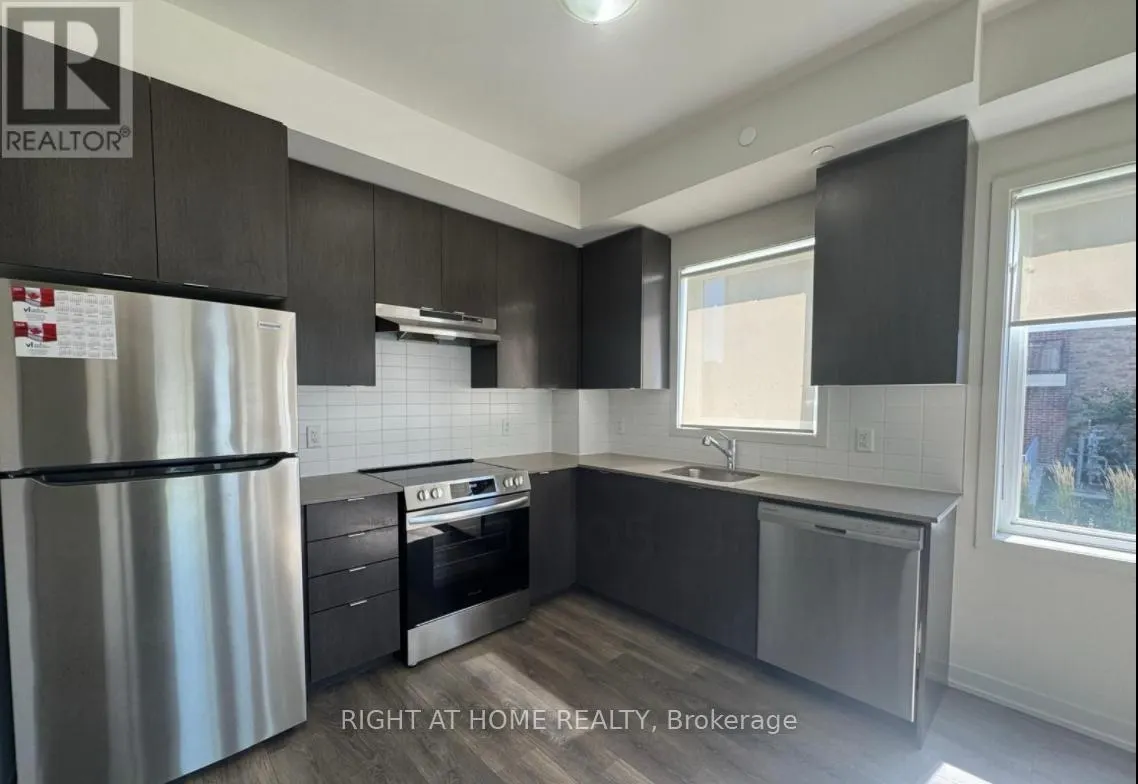 105 - 58 SKY HARBOUR DRIVE