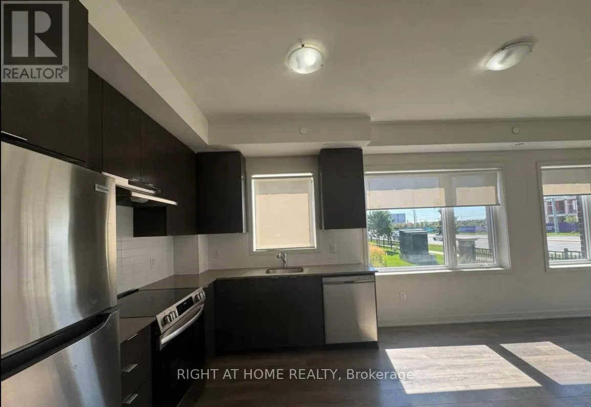 105 - 58 SKY HARBOUR DRIVE