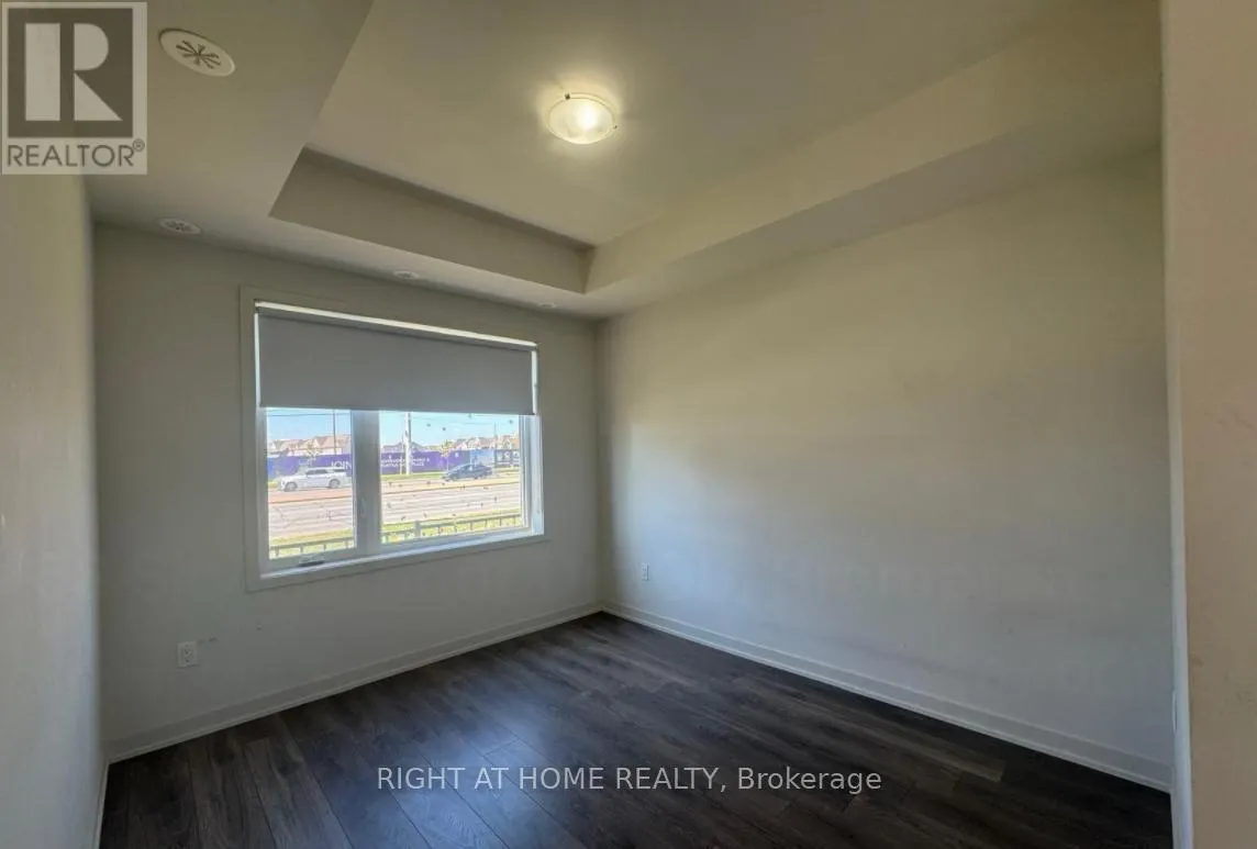 105 - 58 SKY HARBOUR DRIVE