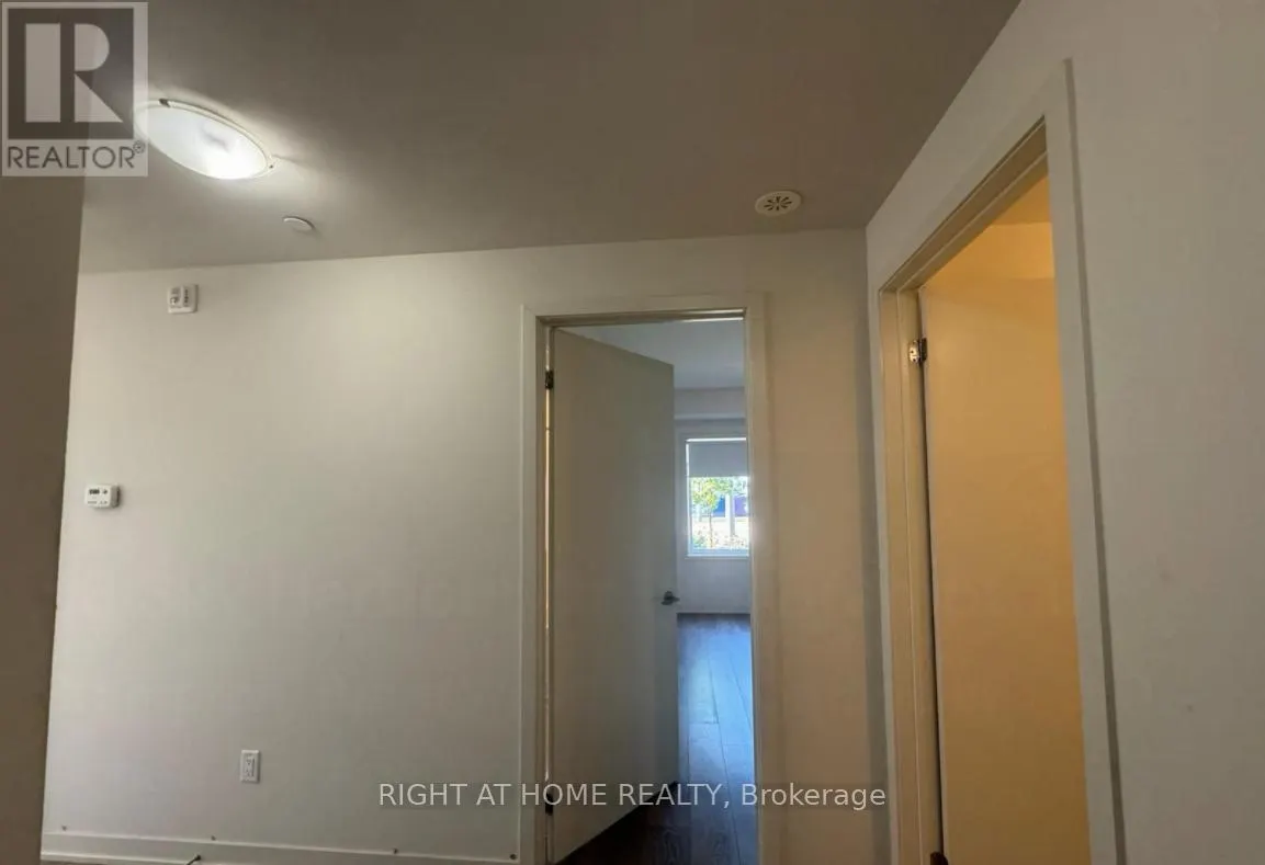 105 - 58 SKY HARBOUR DRIVE