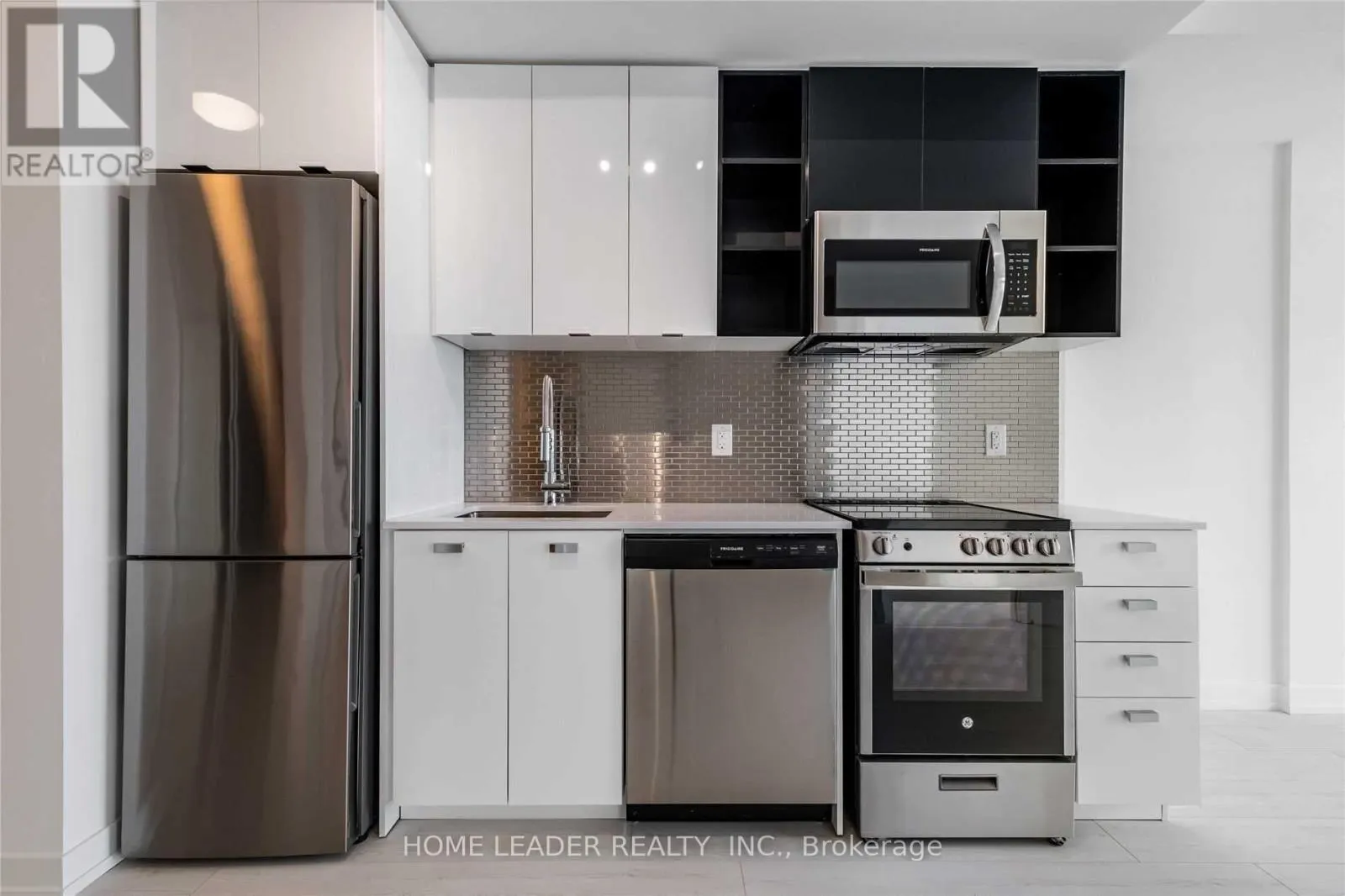 803 - 10 DE BOERS DRIVE