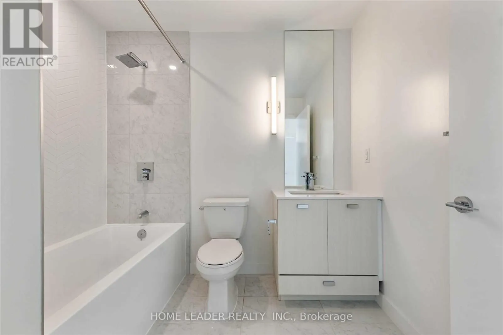 803 - 10 DE BOERS DRIVE