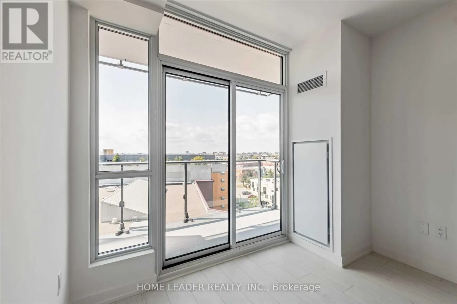 803 - 10 DE BOERS DRIVE