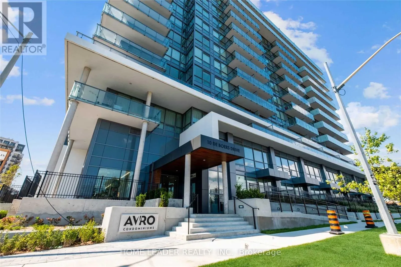 803 - 10 DE BOERS DRIVE