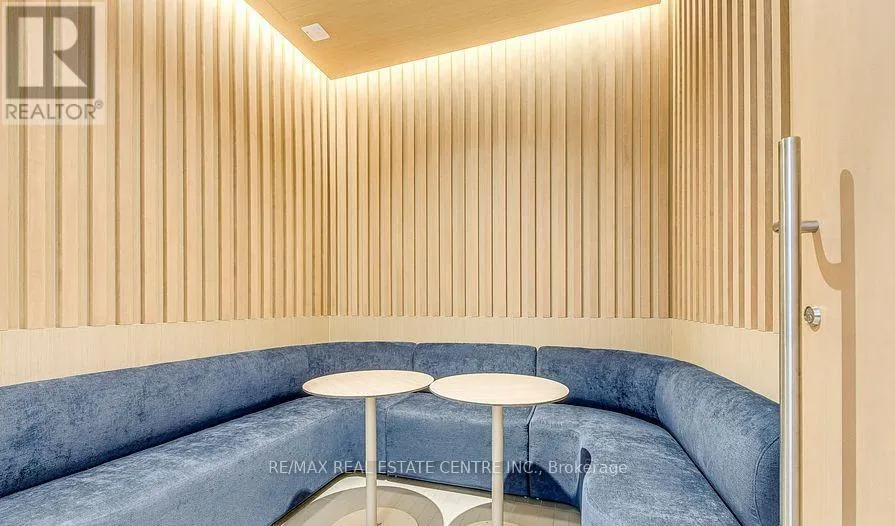 908 - 395 SQUARE ONE DRIVE