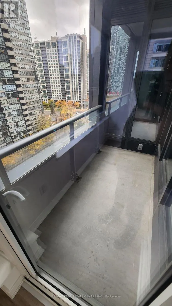 908 - 395 SQUARE ONE DRIVE