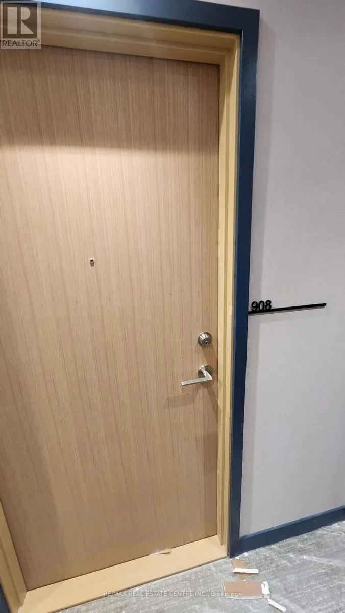 908 - 395 SQUARE ONE DRIVE