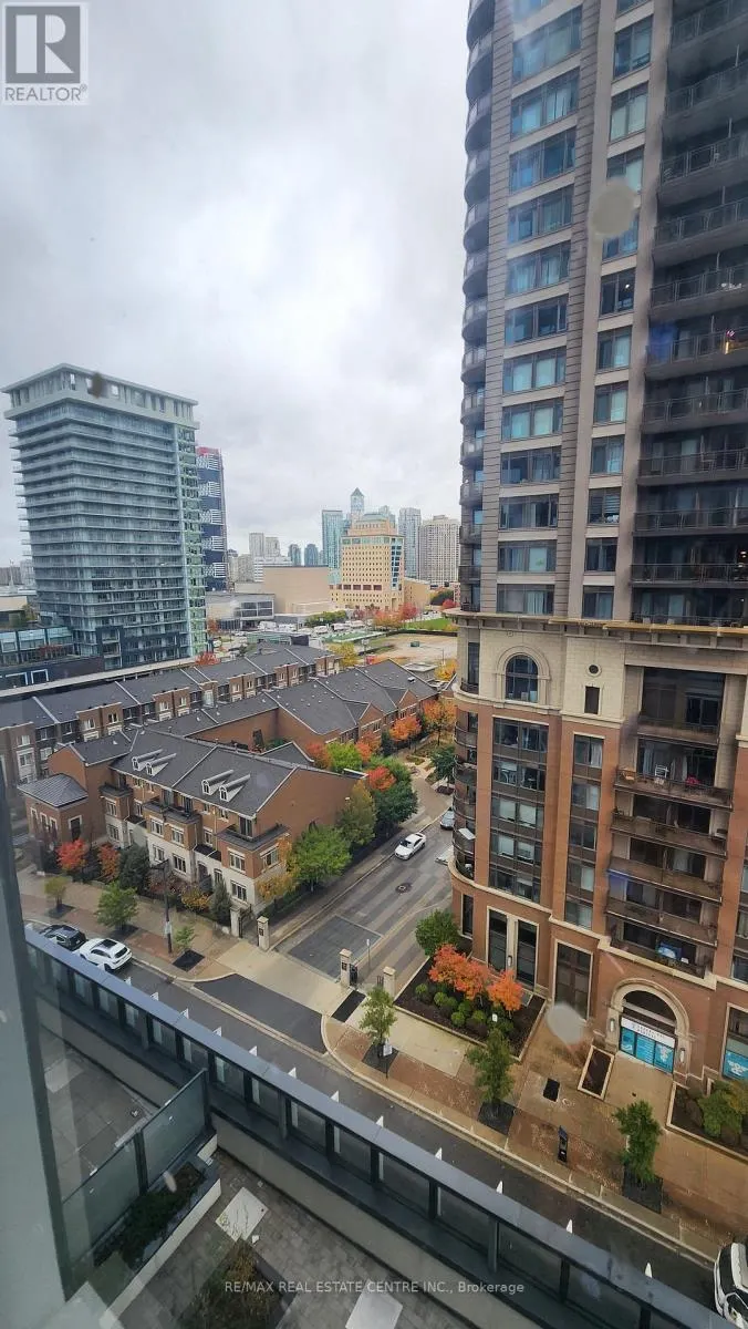 908 - 395 SQUARE ONE DRIVE