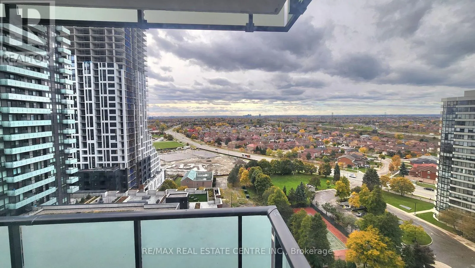 1308 - 430 SQUARE ONE DRIVE