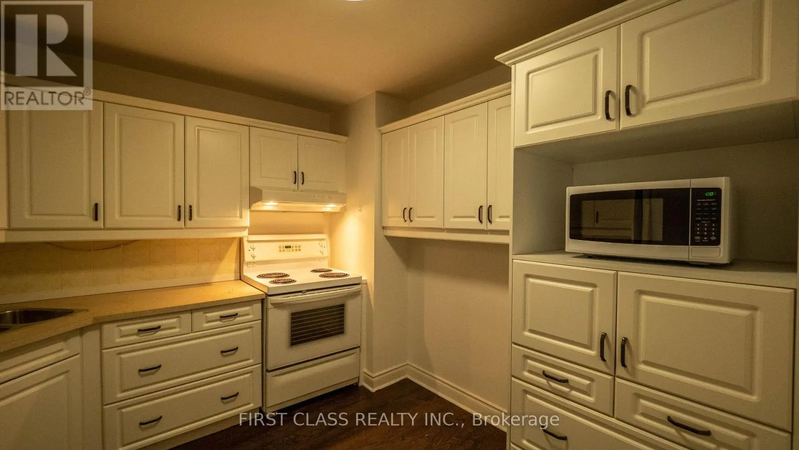 602 - 2323 CONFEDERATION PARKWAY