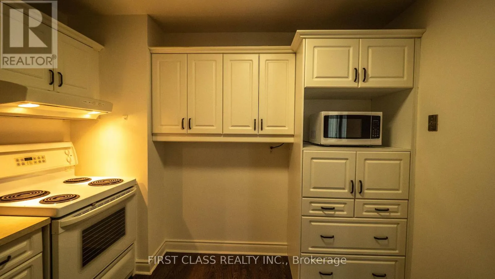 602 - 2323 CONFEDERATION PARKWAY