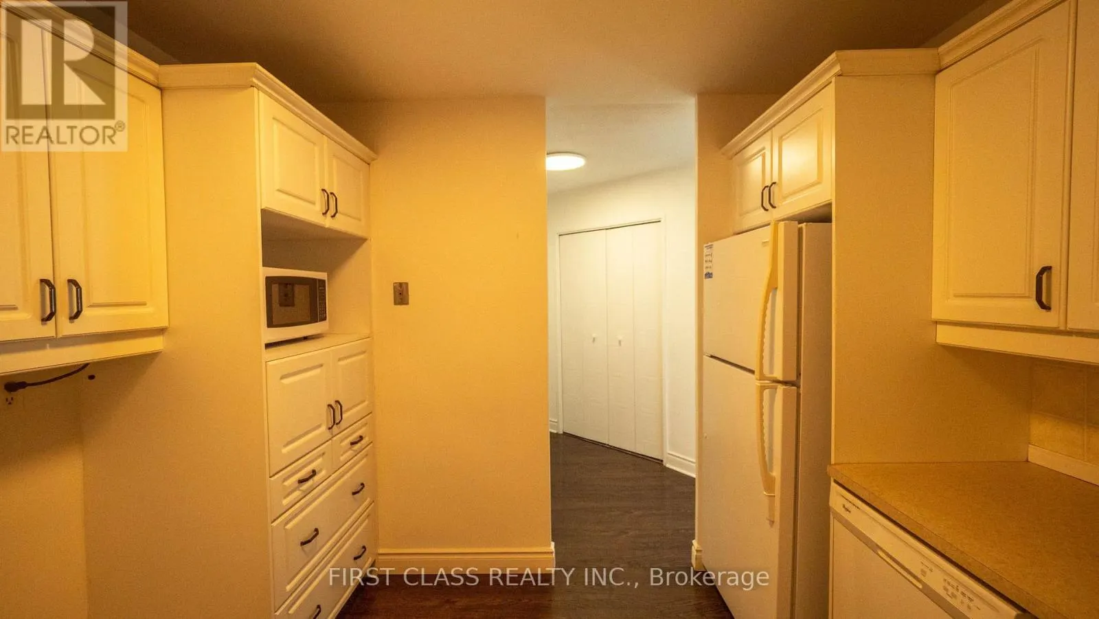 602 - 2323 CONFEDERATION PARKWAY