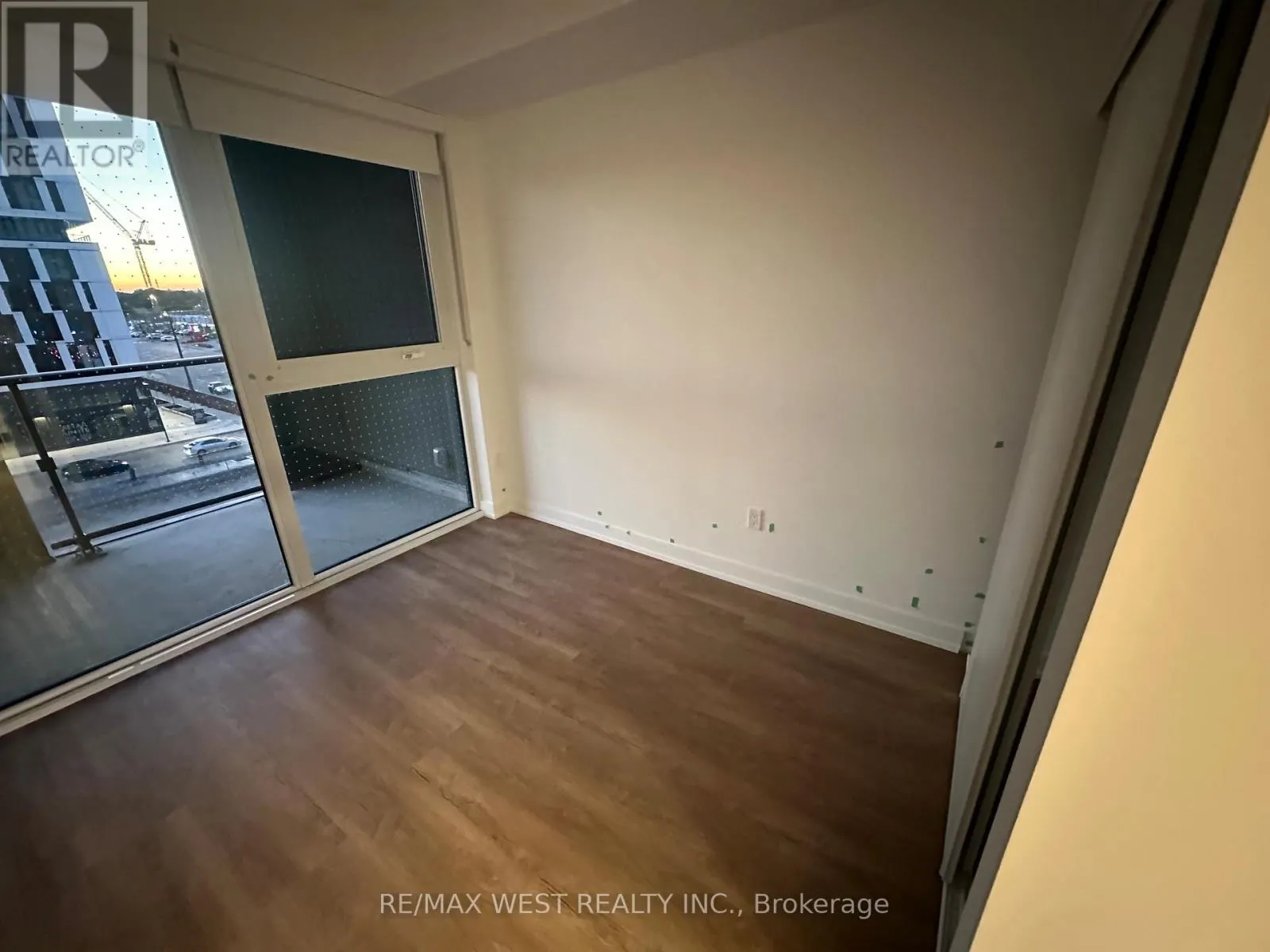 429 - 1007 THE QUEENSWAY AVENUE