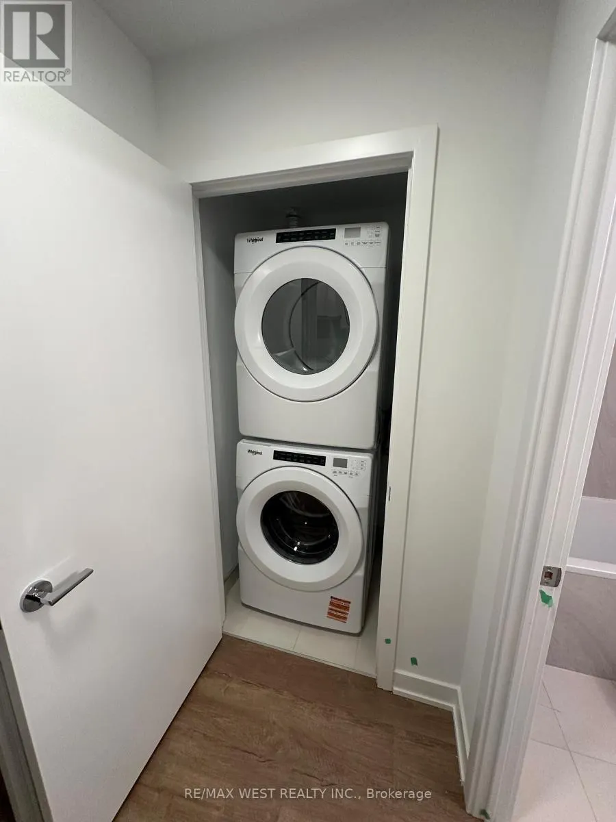 429 - 1007 THE QUEENSWAY AVENUE