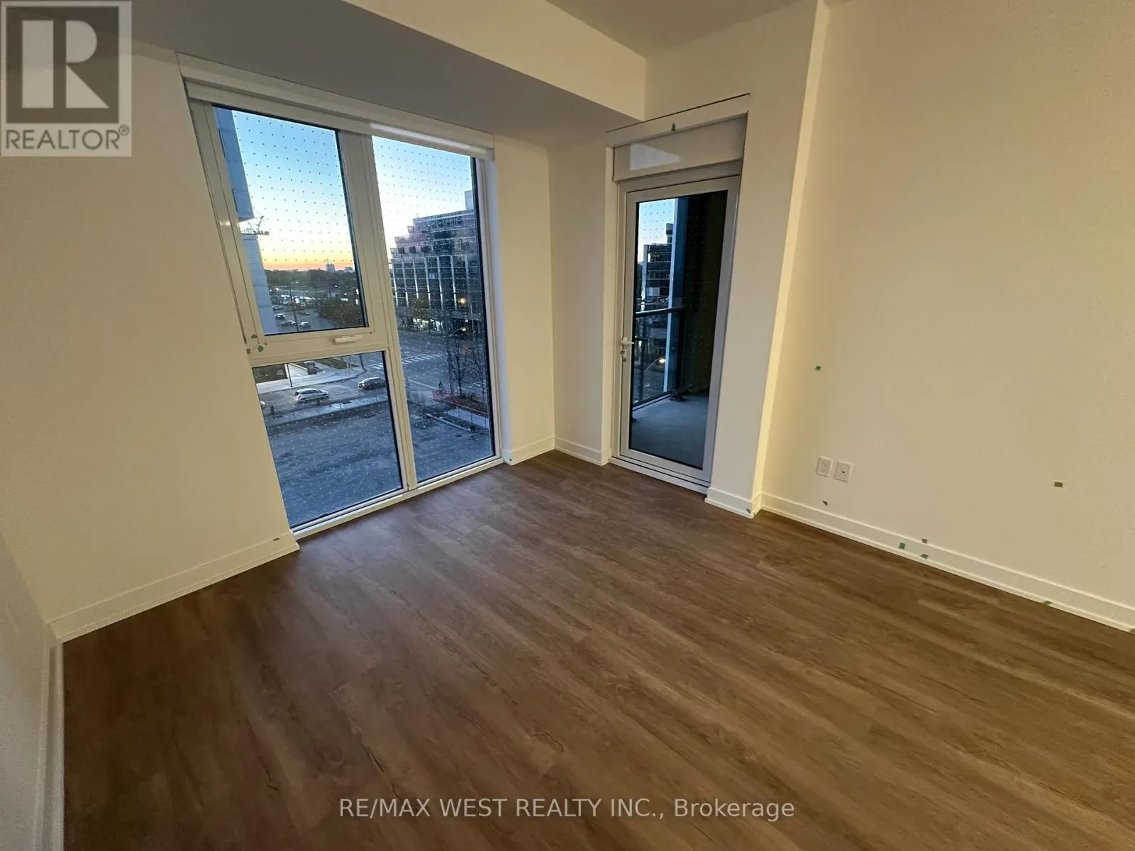 429 - 1007 THE QUEENSWAY AVENUE