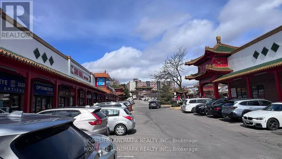 E11 - 888 DUNDAS STREET E