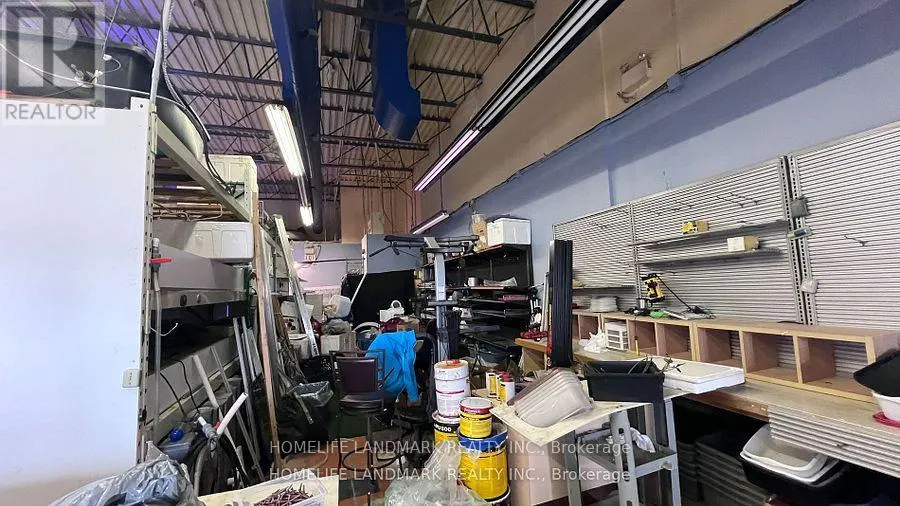 E11 - 888 DUNDAS STREET E