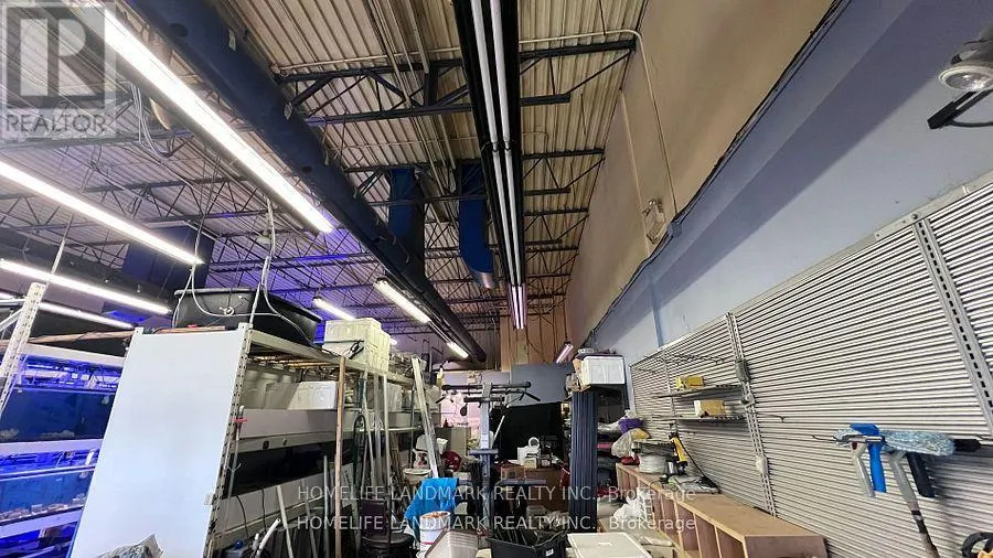 E11 - 888 DUNDAS STREET E