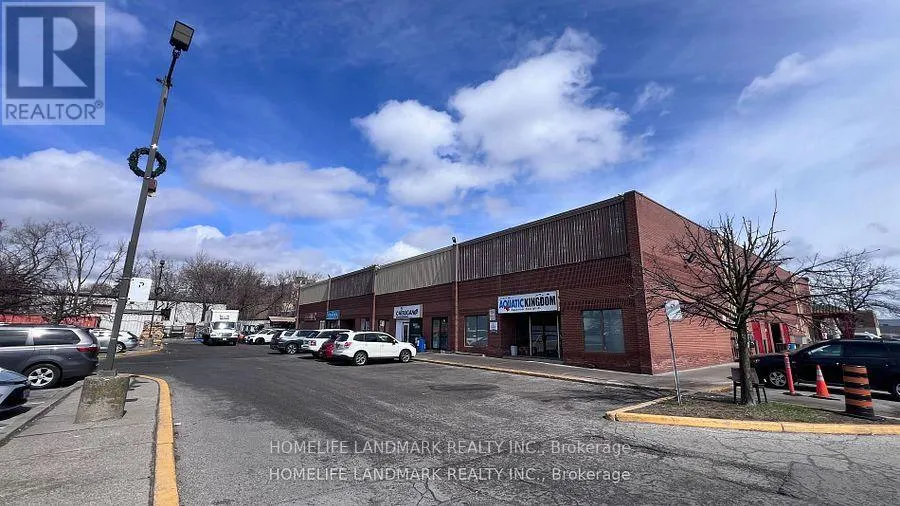 E11 - 888 DUNDAS STREET E