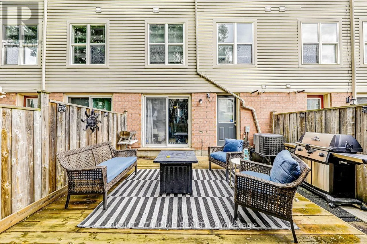 23 SEED HOUSE LANE W