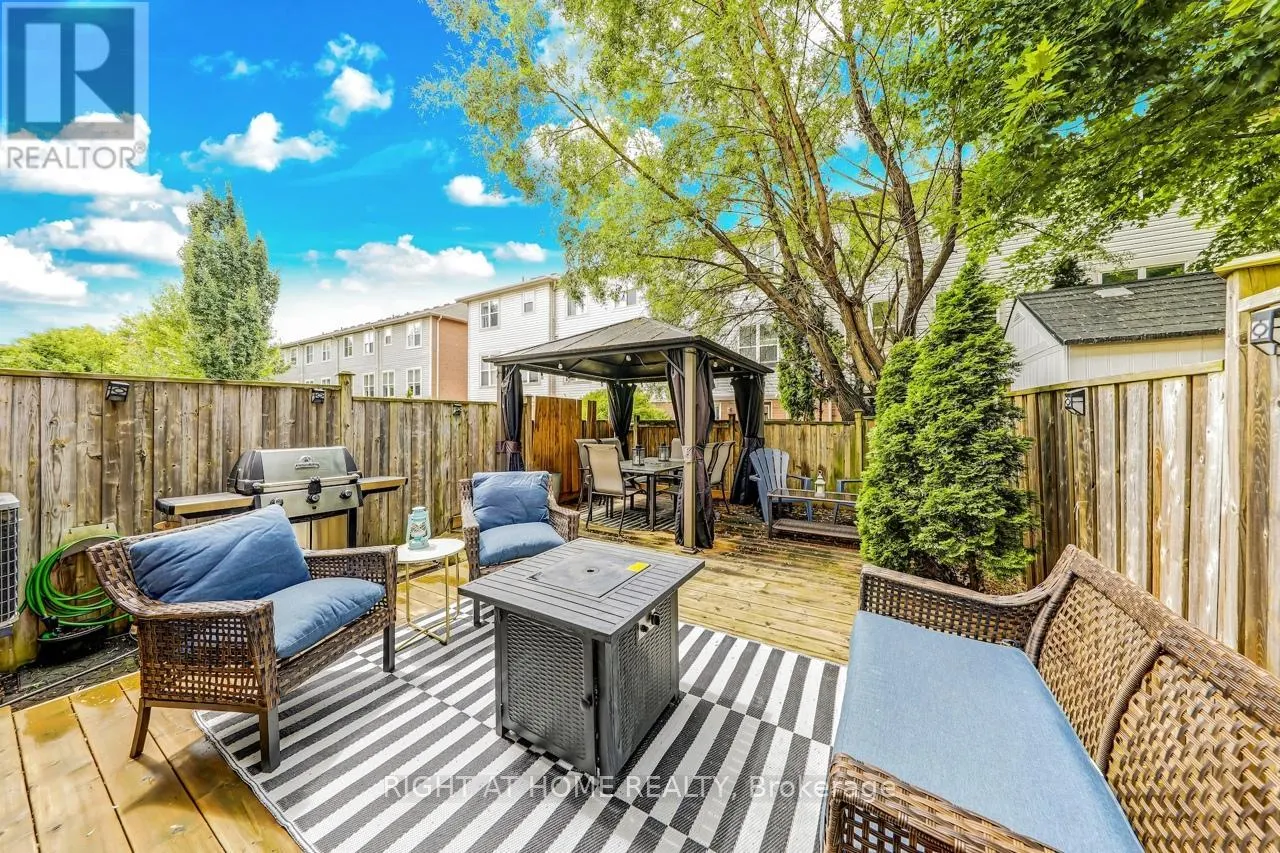 23 SEED HOUSE LANE W