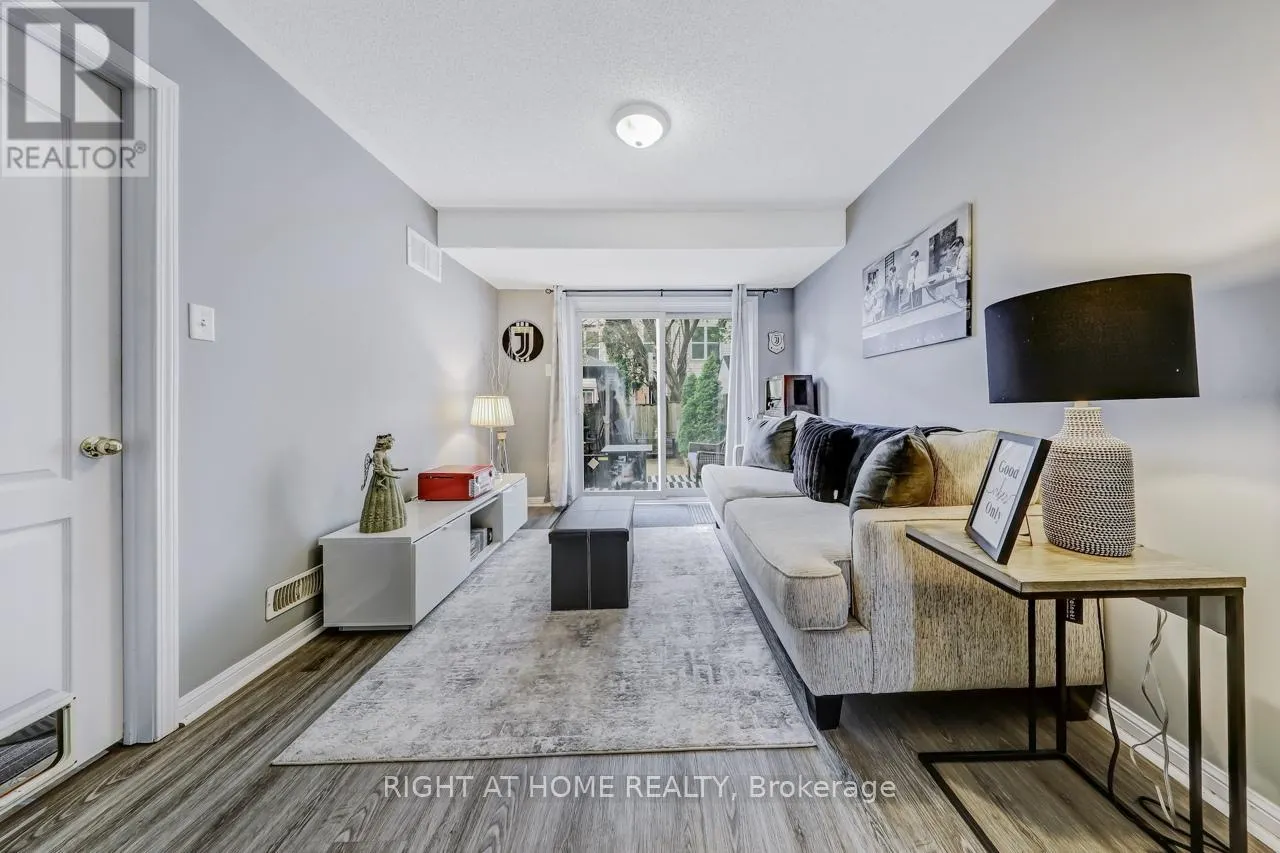 23 SEED HOUSE LANE W