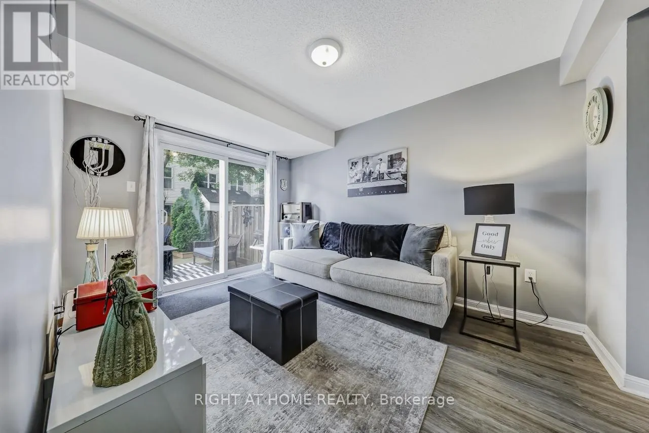 23 SEED HOUSE LANE W