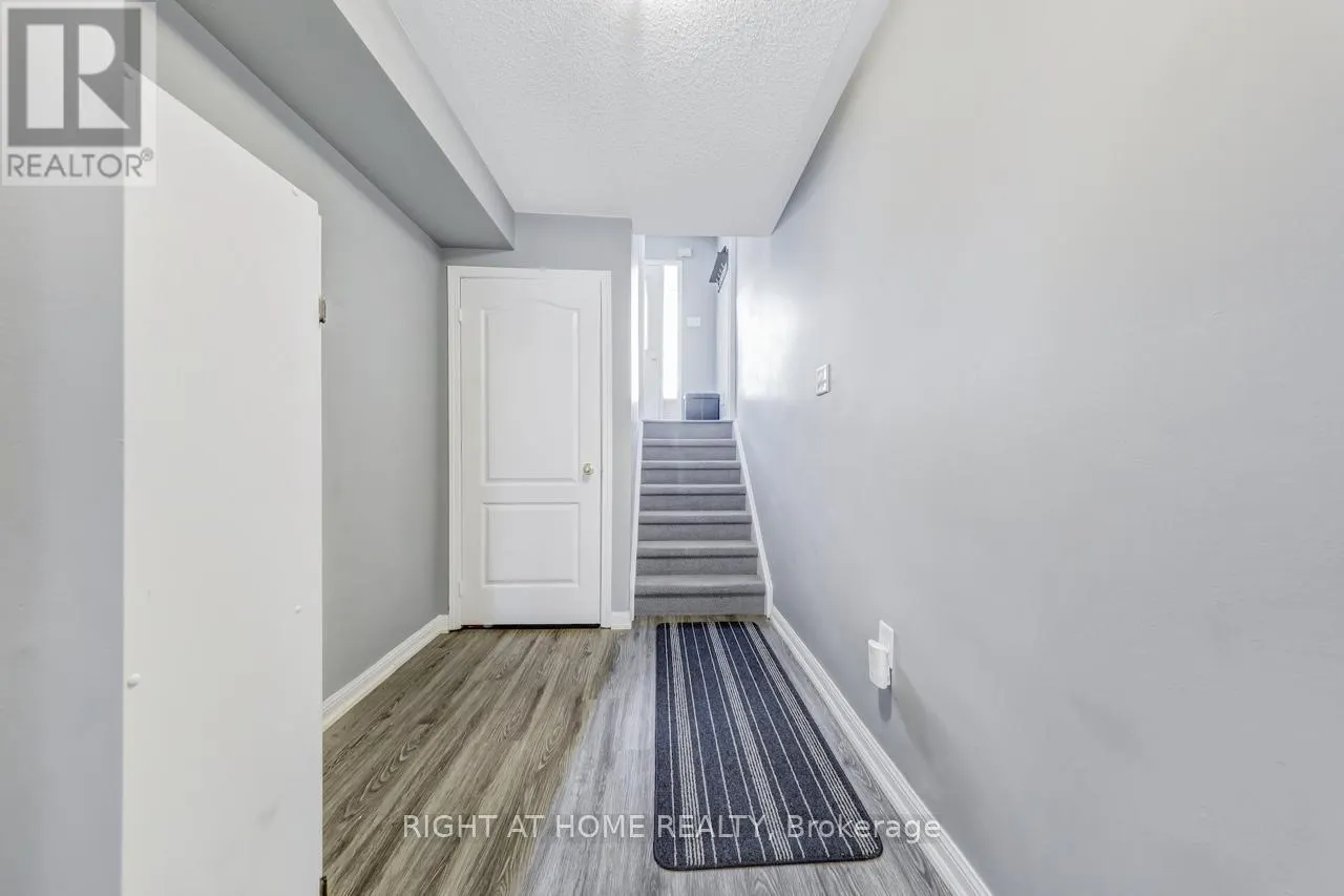 23 SEED HOUSE LANE W