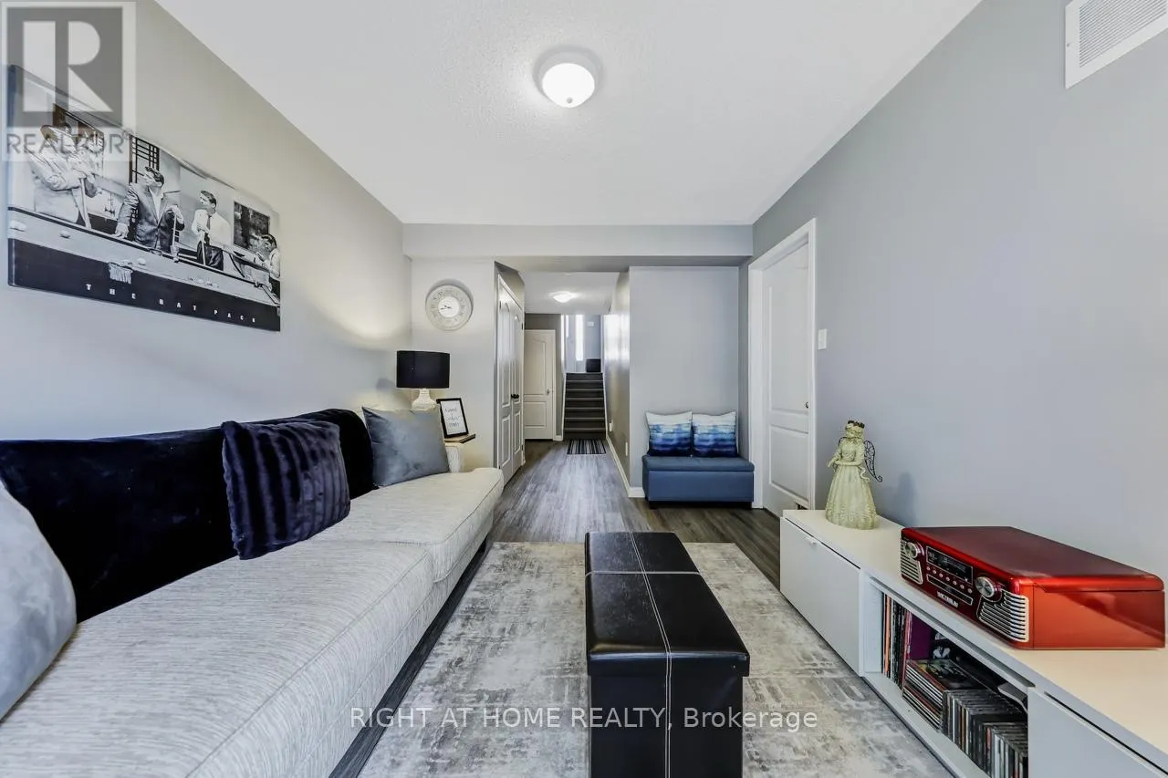 23 SEED HOUSE LANE W