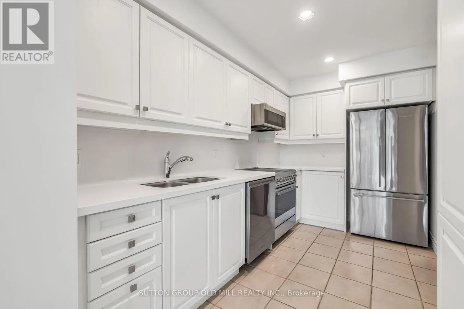 206 - 10 OLD MILL TRAIL