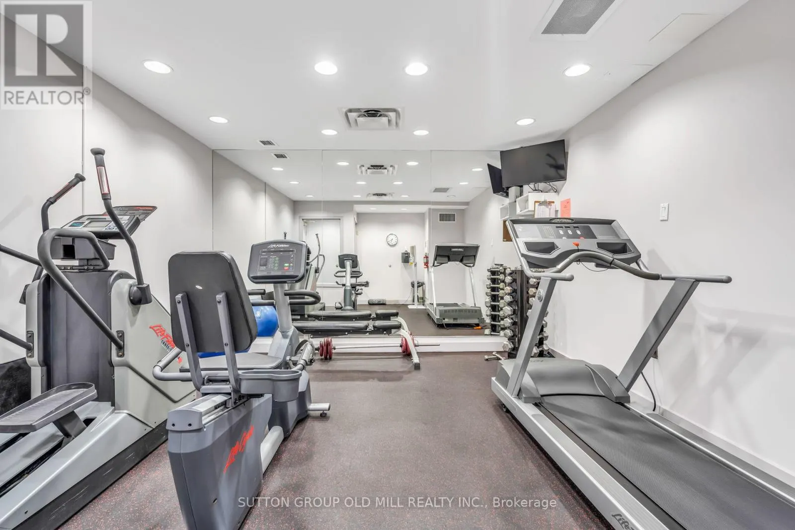 206 - 10 OLD MILL TRAIL