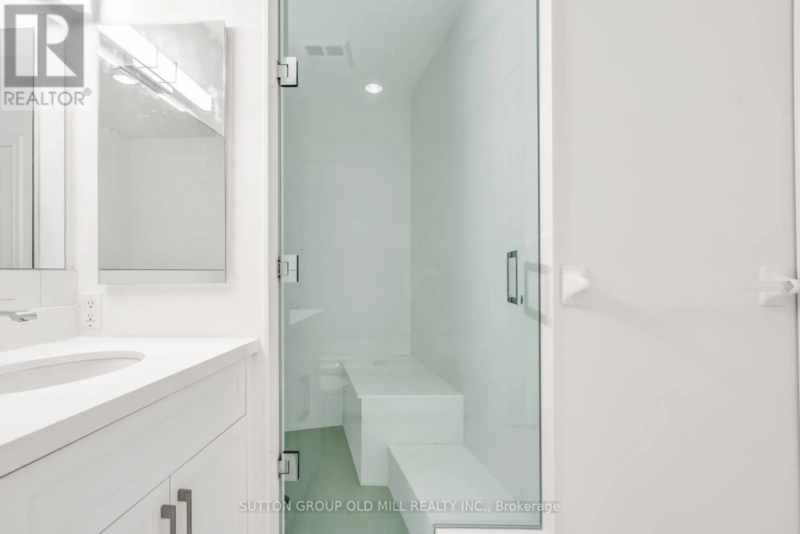 206 - 10 OLD MILL TRAIL