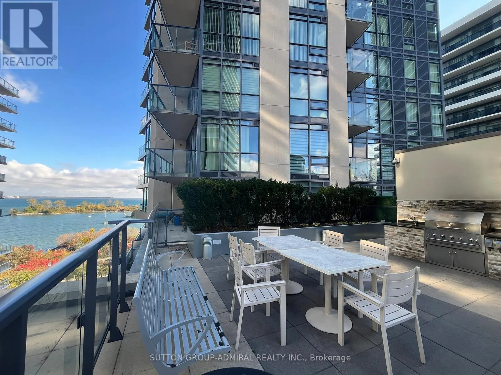 712 - 60 ANNIE CRAIG DRIVE