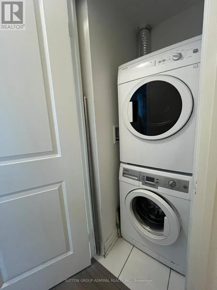 712 - 60 ANNIE CRAIG DRIVE