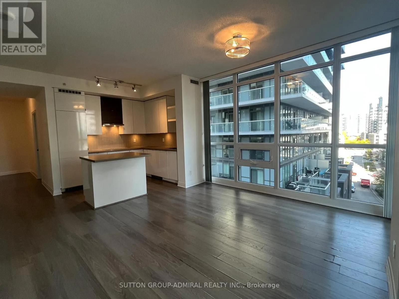 712 - 60 ANNIE CRAIG DRIVE