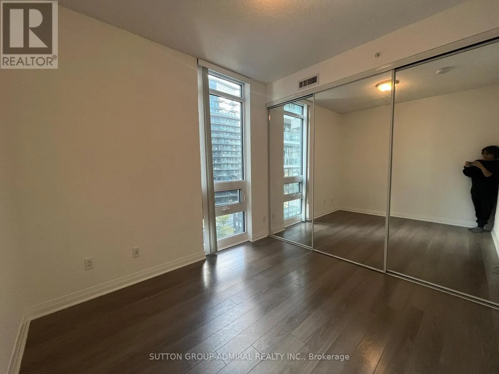 712 - 60 ANNIE CRAIG DRIVE