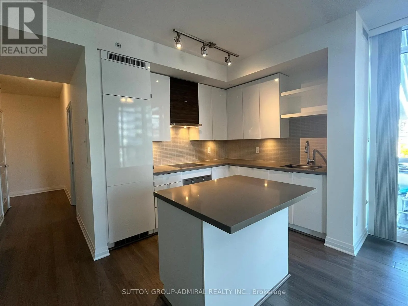 712 - 60 ANNIE CRAIG DRIVE