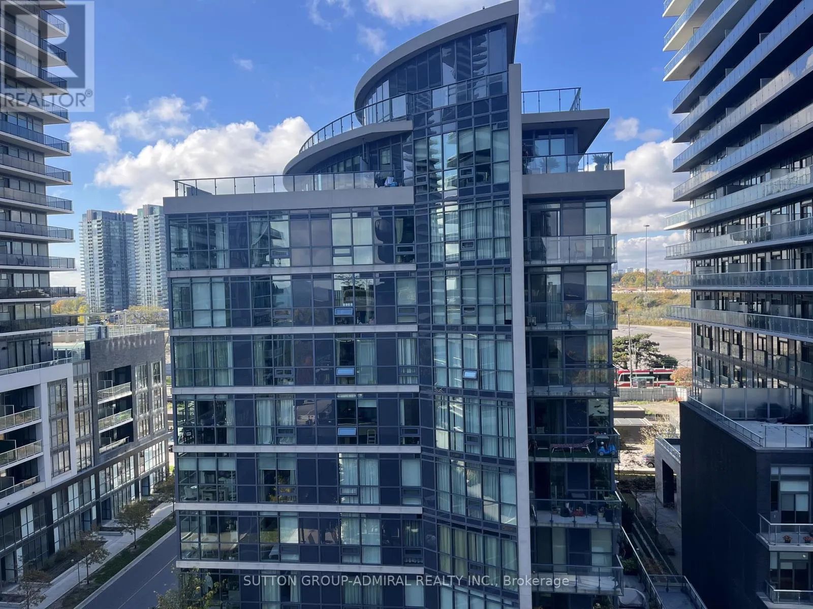 712 - 60 ANNIE CRAIG DRIVE