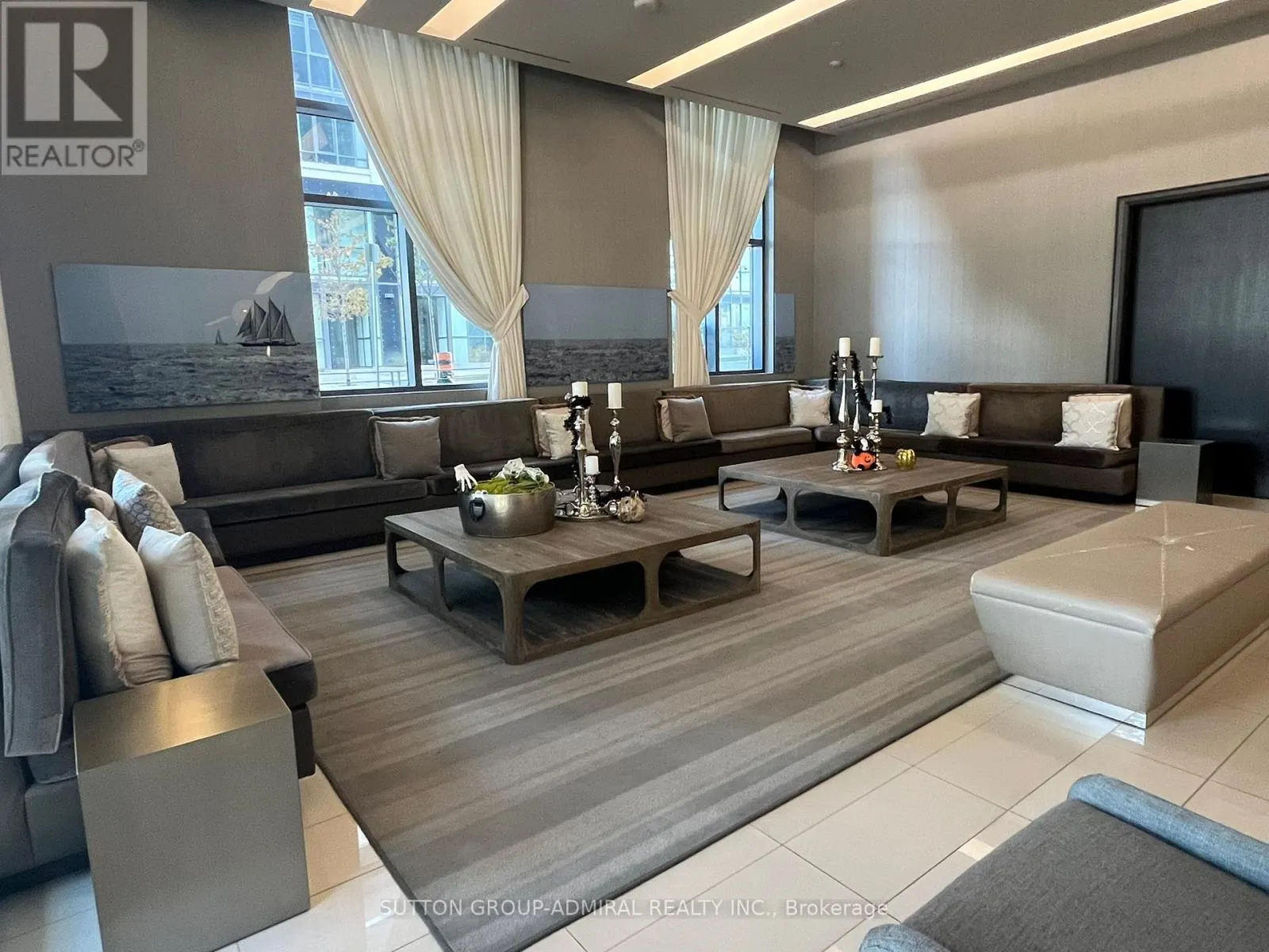 712 - 60 ANNIE CRAIG DRIVE