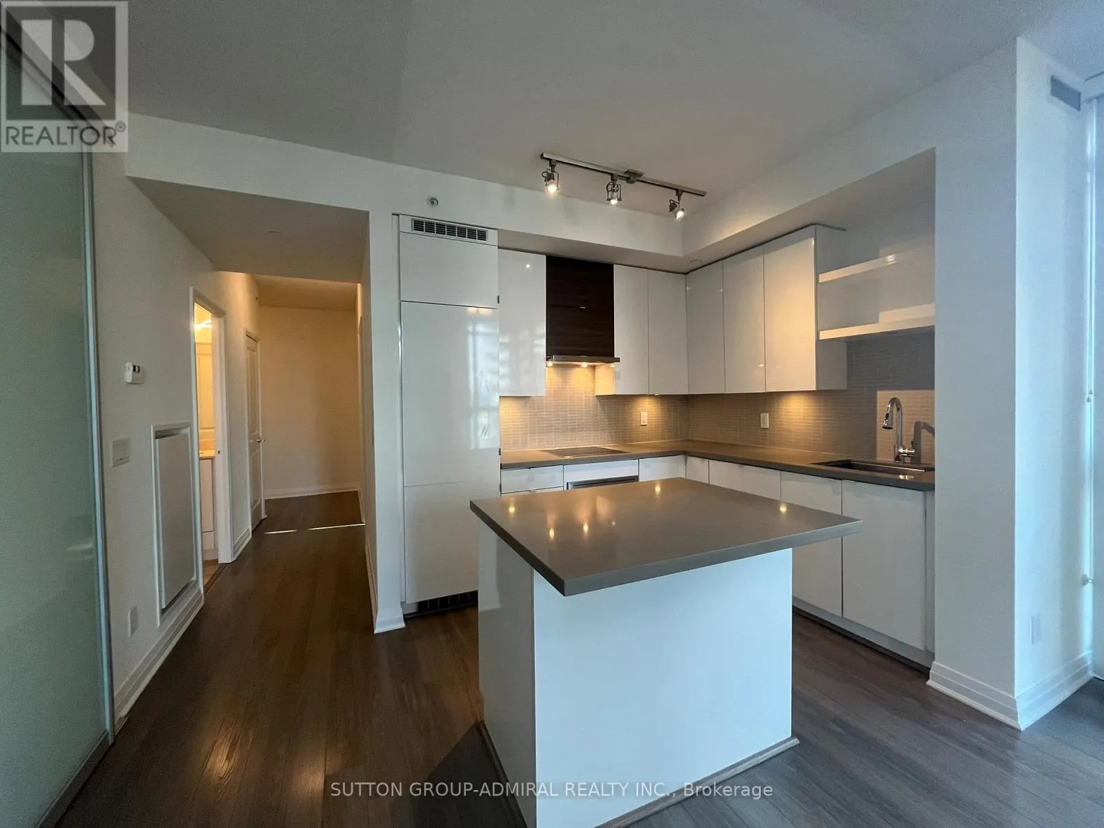 712 - 60 ANNIE CRAIG DRIVE