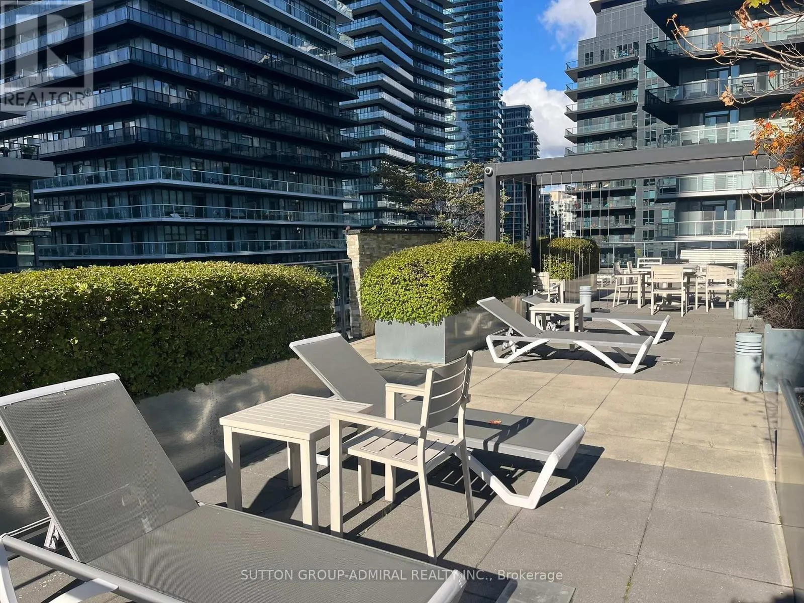 712 - 60 ANNIE CRAIG DRIVE