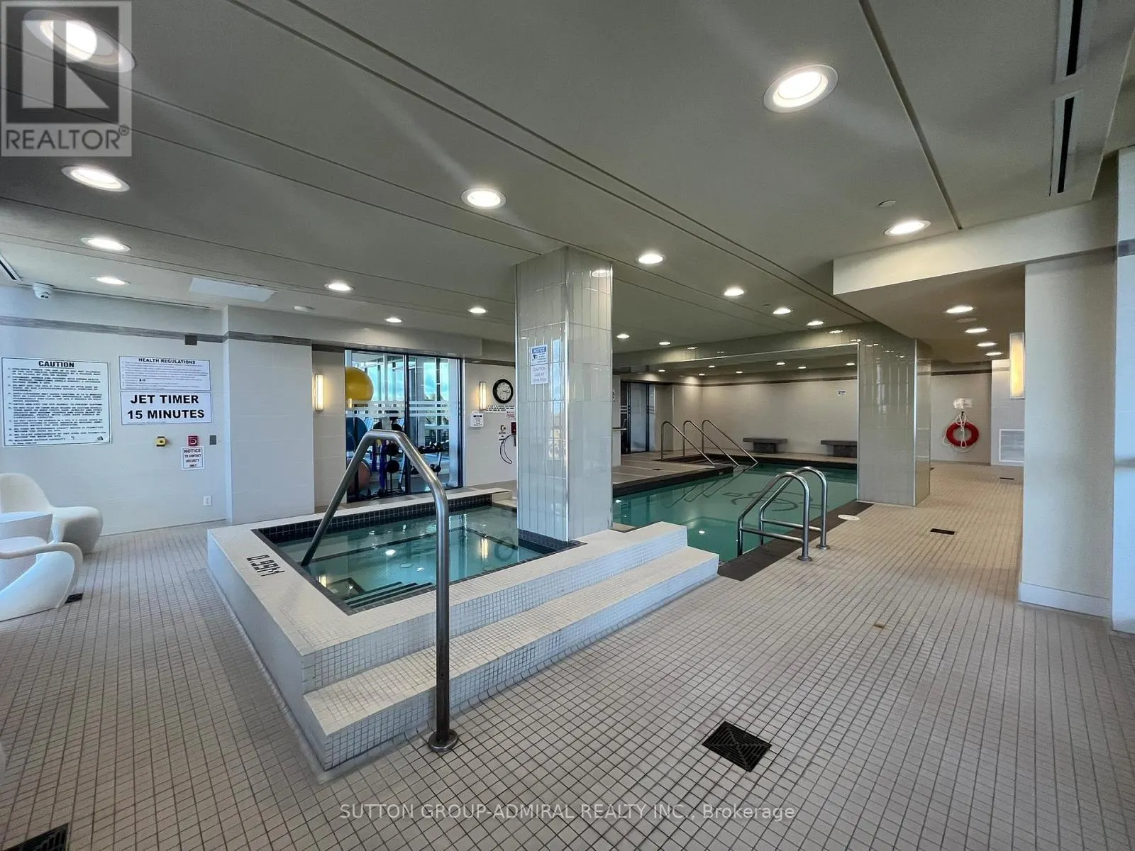 712 - 60 ANNIE CRAIG DRIVE