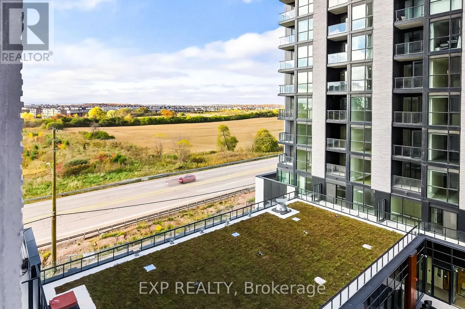 602 - 3071 TRAFALGAR ROAD