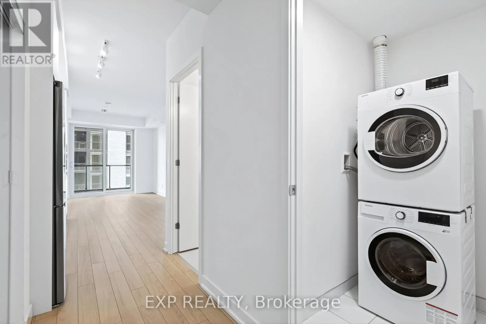 602 - 3071 TRAFALGAR ROAD