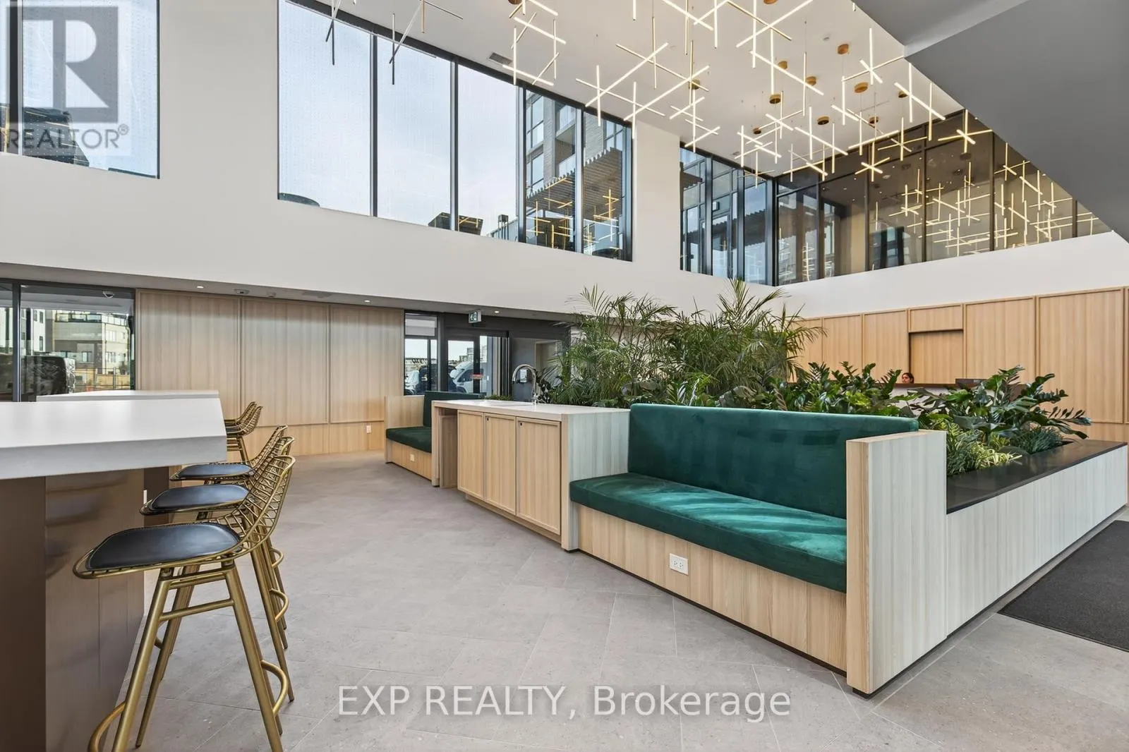 602 - 3071 TRAFALGAR ROAD