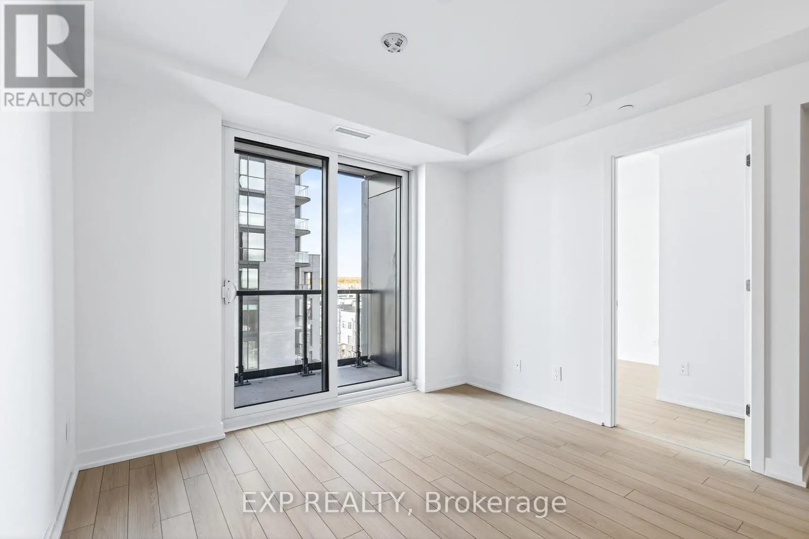 602 - 3071 TRAFALGAR ROAD