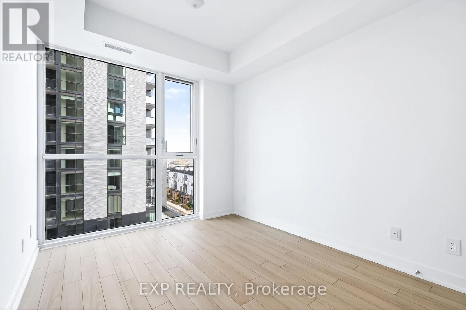 602 - 3071 TRAFALGAR ROAD