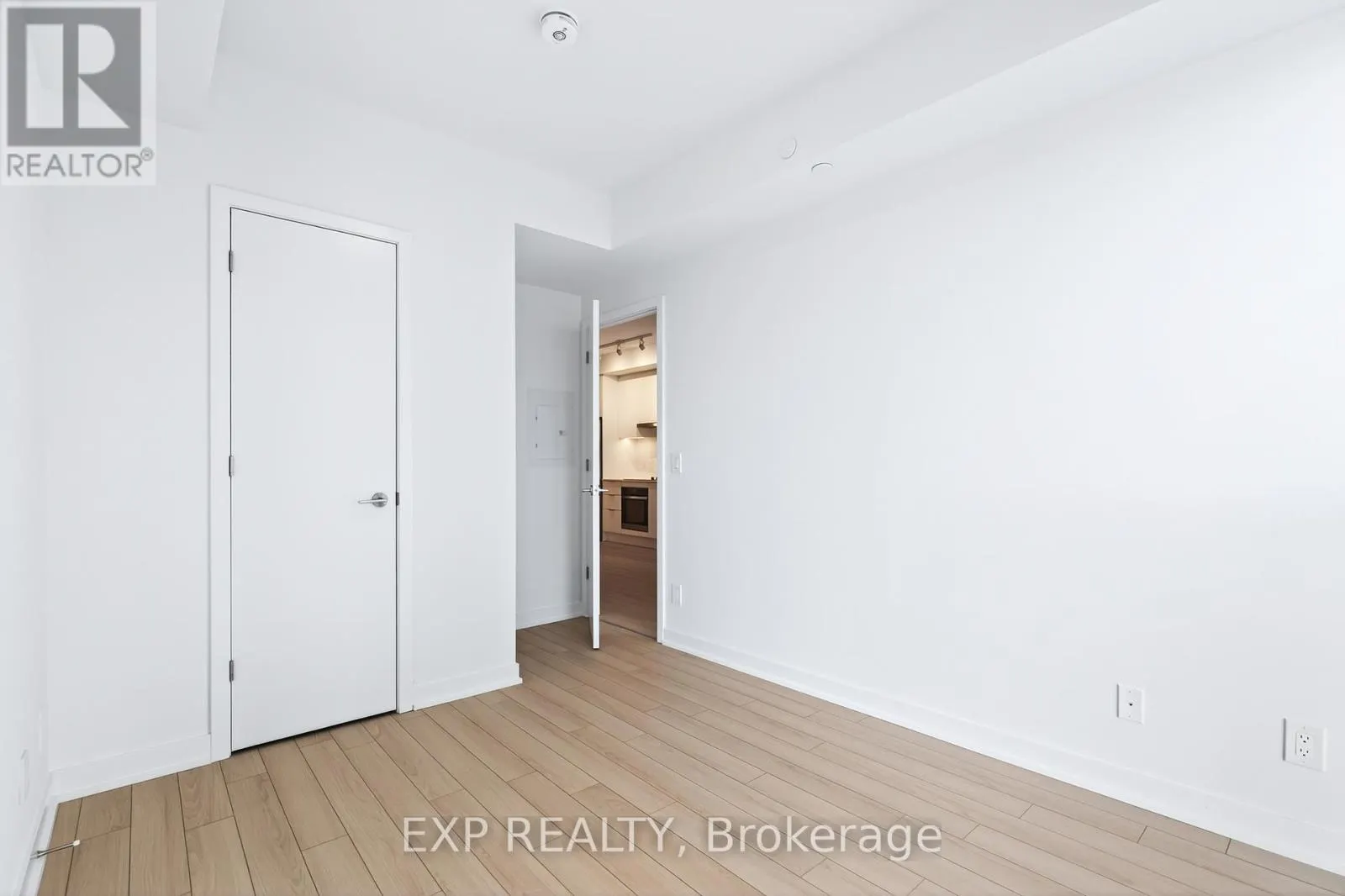 602 - 3071 TRAFALGAR ROAD