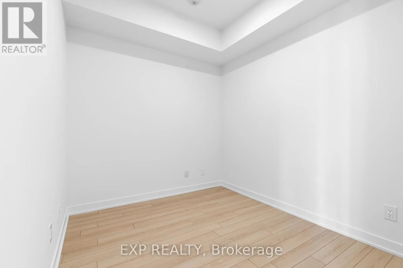 602 - 3071 TRAFALGAR ROAD