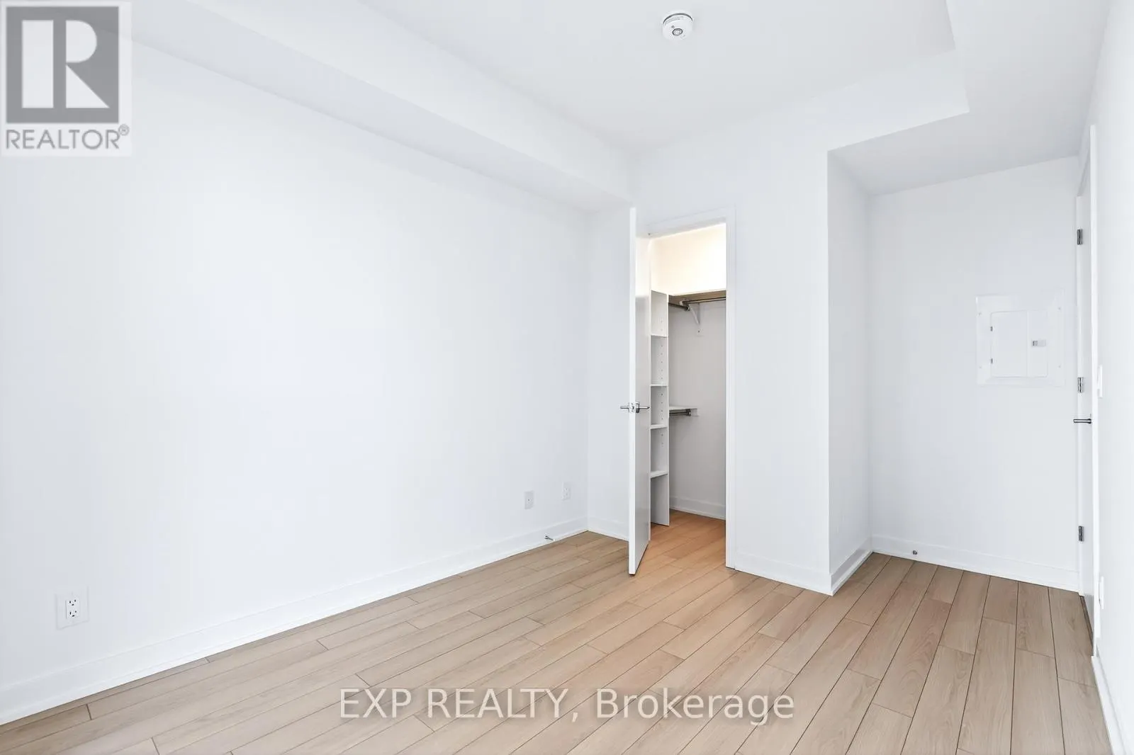 602 - 3071 TRAFALGAR ROAD